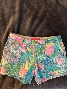 Lilly Pulitzer flower 🌸 shorts in pink / blue / green -size 2 - worn once - EUC